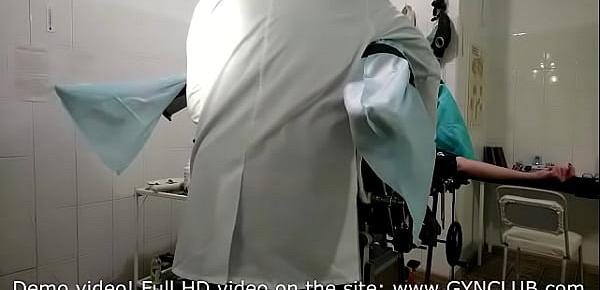  Two orgasms of a mature woman at the gynecologist